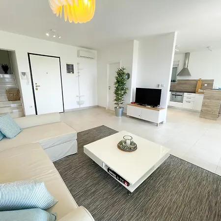 Bella * Цриквеница